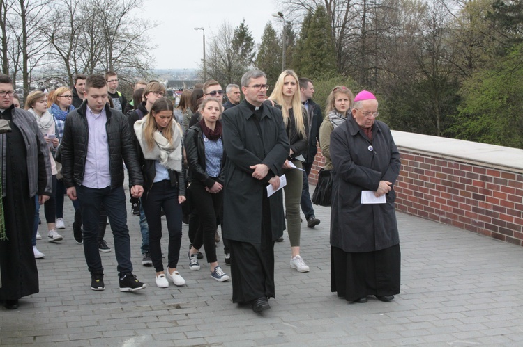 Posługa bp. Romana Marcinkowskiego w dziennikarskim obiektywie