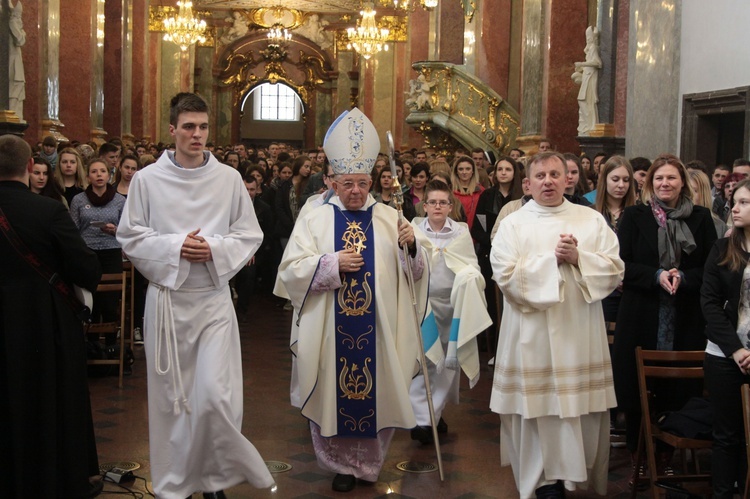 Posługa bp. Romana Marcinkowskiego w dziennikarskim obiektywie