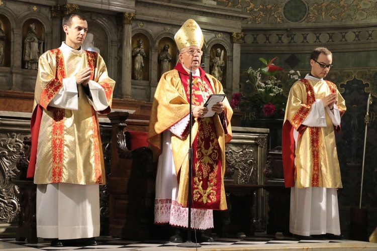 Posługa bp. Romana Marcinkowskiego w dziennikarskim obiektywie