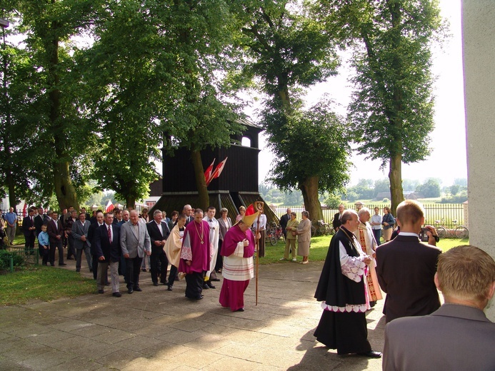 Posługa bp. Romana Marcinkowskiego w dziennikarskim obiektywie