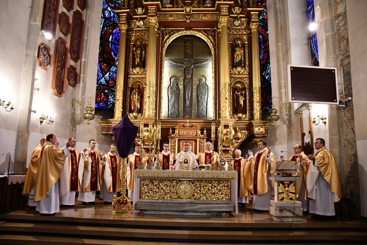 Kościoły fizycznie puste, ale wypełnione tęsknotą, miłością i pragnieniem Chrystusa