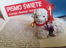 Słowo blisko Ciebie. Otwierają Biblię i drzwi swoich domów