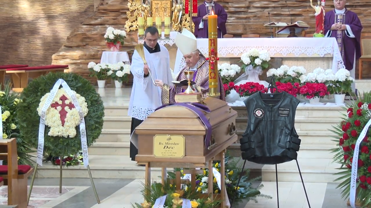 Wielu przyprowadził do Chrystusa. Pogrzeb ks. Mirosława Deca
