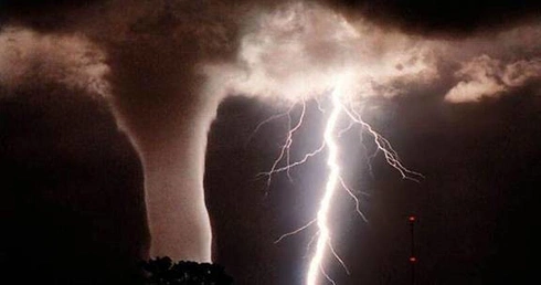 105 tornad uderzyło na południu USA, zginęło 30 osób