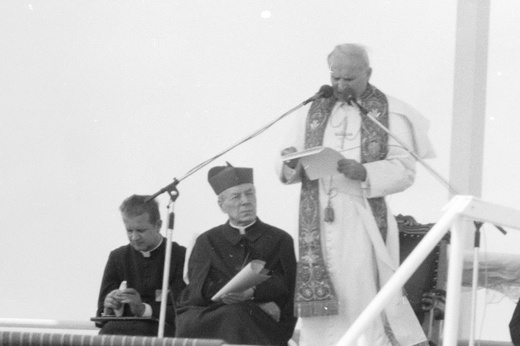 Kard. Stefan Wyszyński w kolorze