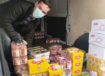 Dary żywnościowe dla bezdomnych w Bielsku-Białej.
