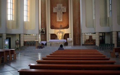 Nowy dekret biskupa opolskiego regulujący kwestie duszpasterskie i liturgiczne