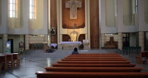 Nowy dekret biskupa opolskiego regulujący kwestie duszpasterskie i liturgiczne