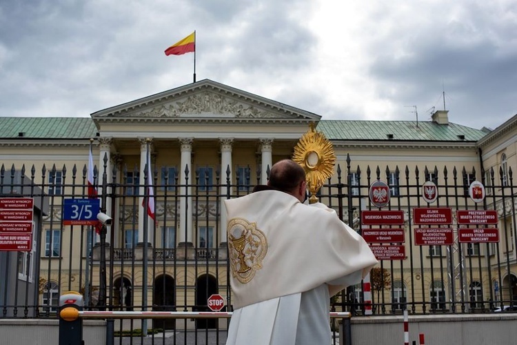 Błogosławieństwo w Niedzielę Miłosierdzia Bożego