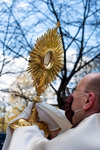 Błogosławieństwo w Niedzielę Miłosierdzia Bożego