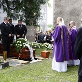 Od 20 kwietnia poluzowane zostały także przepisy dotyczące liturgii kościelnych.