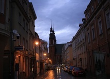 Korekta dekretu biskupa opolskiego regulującego kwestie duszpasterskie i liturgiczne