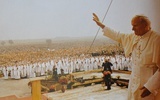 Papież Jan Paweł II pozdrawia diecezję tarnowską.