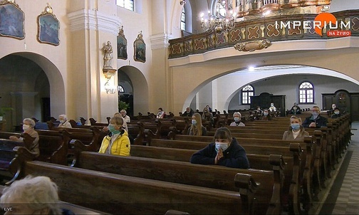 Nowenna też w maseczkach