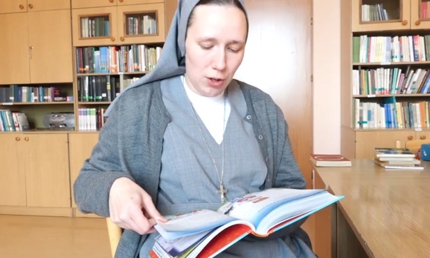 S. Angelika opowiadająca o małej owieczce