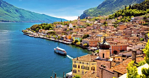 Piękne Limone nad jeziorem Garda skutecznie broni się  przed wirusem.
