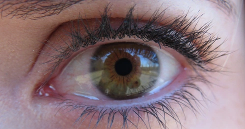 Wyizolowano koronawirusa z łez