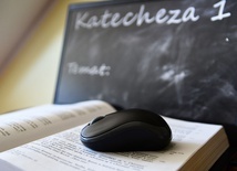 Dziecko każe sobie puszczać pana Marcina po trzy razy. Katecheza w trudnych czasach