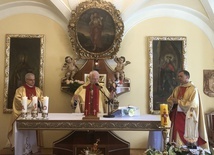 Trzech biskupów przy jednym ołtarzu w kaplicy prywatnej bp. Deca.
