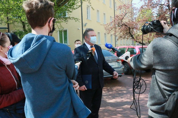 KUL przekazał szpitalowi nowy ambulans