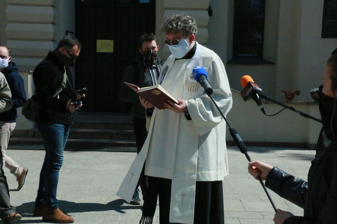 KUL przekazał szpitalowi nowy ambulans