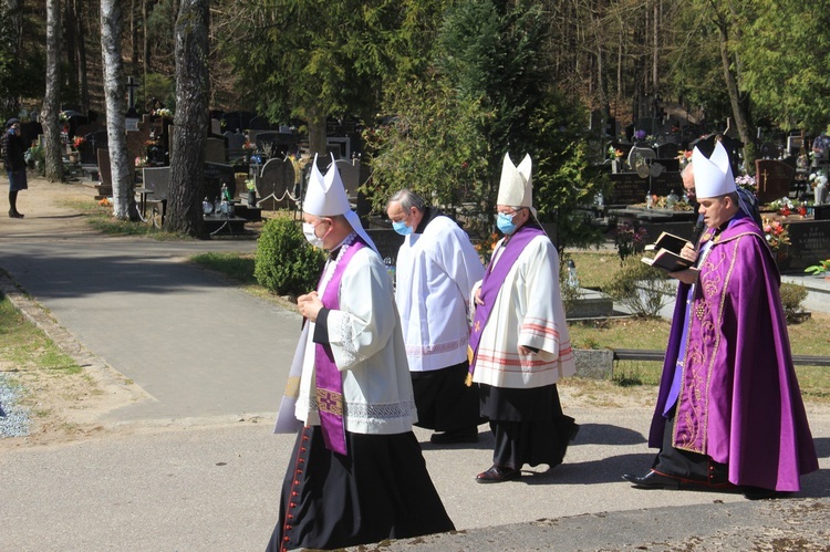 Pogrzeb ks. kan. Zbigniewa Zdybla