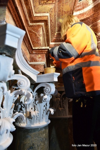 Renowacja ołtarza głównego w kościele pw. Wniebowzięcia NMP W Żaganiu