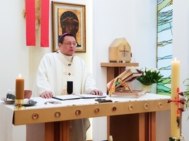 Abp Ryś: Wszystko w naszym życiu zależy od tego, co czynimy przy tym ołtarzu dzień w dzień!