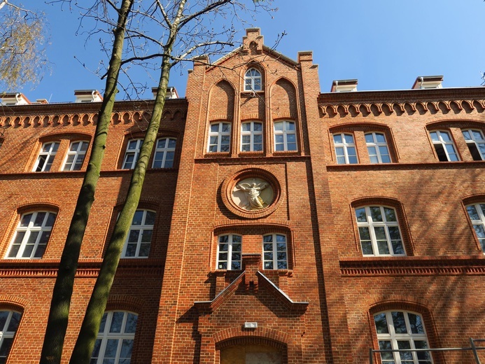 Rybnik. Gmach dla Muzeum Medycyny pięknieje