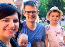 Michał i Anna Maria ze swoimi dziećmi.
