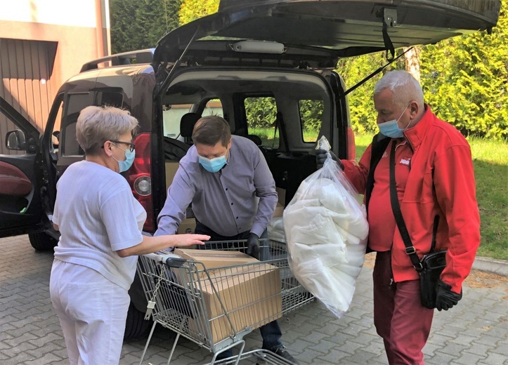 Związkowcy Solidarności z pomocą dla pensjonariuszy DPS-ów