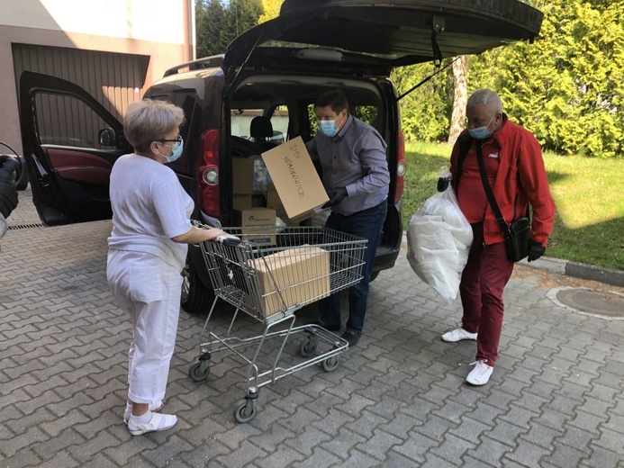 Związkowcy Solidarności z pomocą dla pensjonariuszy DPS-ów