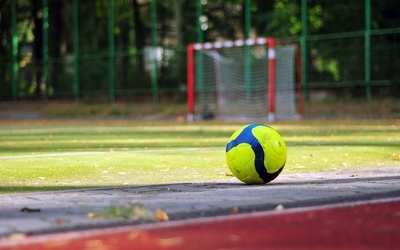 Premier: W drugim etapie, od 4 maja, udostępnienie boisk. W trzecim i czwartym otwarte hale sportowe, siłownie i baseny