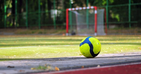 Premier: W drugim etapie, od 4 maja, udostępnienie boisk. W trzecim i czwartym otwarte hale sportowe, siłownie i baseny