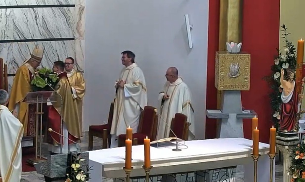 Abp Wiktor Skworc podczas święceń prezbiteratu u oblatów: okazuj się godny zaufania Boga i eklezjalnej wspólnoty!