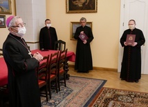 Abp Sławoj Leszek Głódź wręczył ważne dla archidiecezji gdańskiej dekrety.