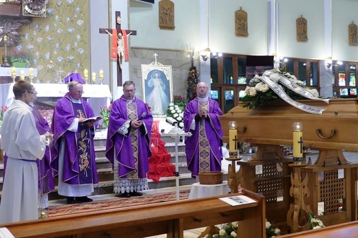 Ostatnie pożegnanie śp. Józefa Jarosza na Złotych Łanach