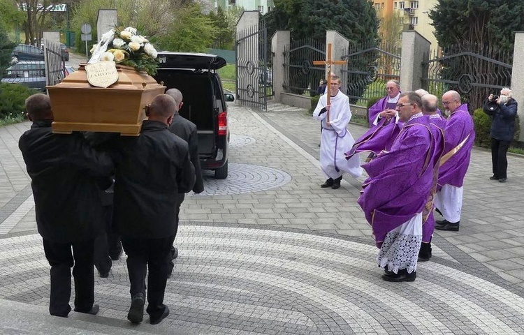 Msza św. pogrzebowa za śp. Józefa Jarosza w kościele św. Józefa na Złotych Łanach.