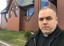 Ks. Sylwester Malikowski, wikariusz w żukowskiej parafii pw. Miłosierdzia Bożego i katecheta w Zespół Szkół Zawodowych i Ogólnokształcących, również w Żukowie.