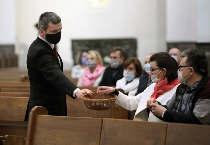 Msza święta pontyfikalna Emaus Domowego Kościoła Ruchu Światło-Życie w katowickiej katedrze.