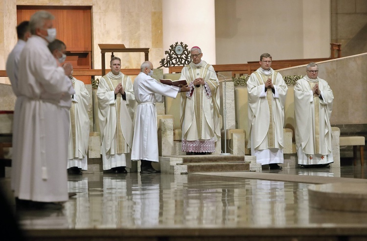 Msza święta pontyfikalna Emaus Domowego Kościoła Ruchu Światło-Życie w katowickiej katedrze.