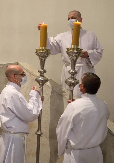Msza święta pontyfikalna Emaus Domowego Kościoła Ruchu Światło-Życie w katowickiej katedrze.