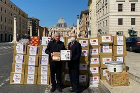 Tajwańskie dary dla bezdomnych jałmużnika papieskiego