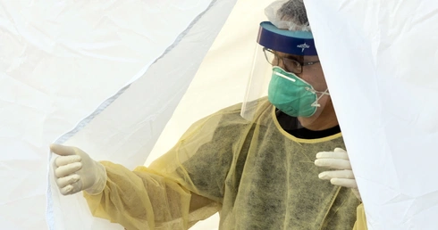 Więcej Amerykanów zmarło na COVID-19, niż zginęło podczas wojny w Wietnamie