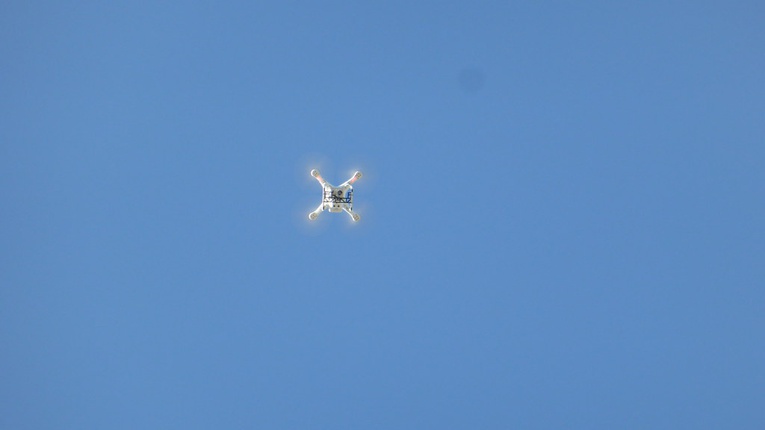 Pierwszy w Polsce lot drona z próbkami do badań na obecność SARS-CoV-2