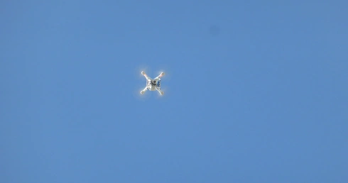 Pierwszy w Polsce lot drona z próbkami do badań na obecność SARS-CoV-2