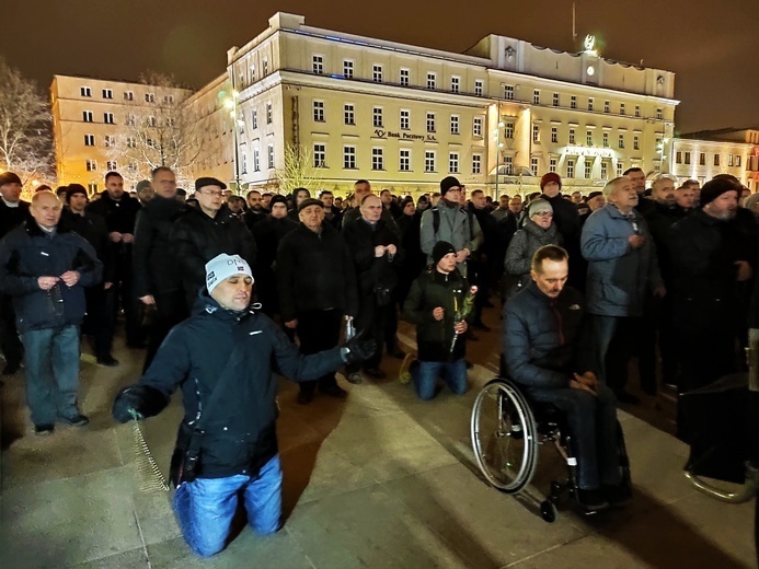 Męski Różaniec w Lublinie to wspólna inicjatywa wspólnoty Żołnierze Chrystusa i parafii Nawrócenia św. Pawła.