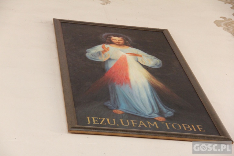 Sanktuarium w Rokitnie z bliska