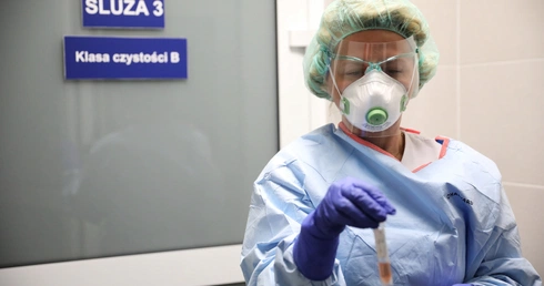 Zmarło już 651 osób zakażonych koronawirusem