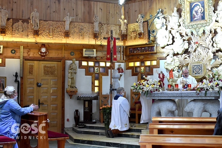 Msza św. w sanktuarium Matki Bożej Dobrej Rady w Sulistrowiczkach